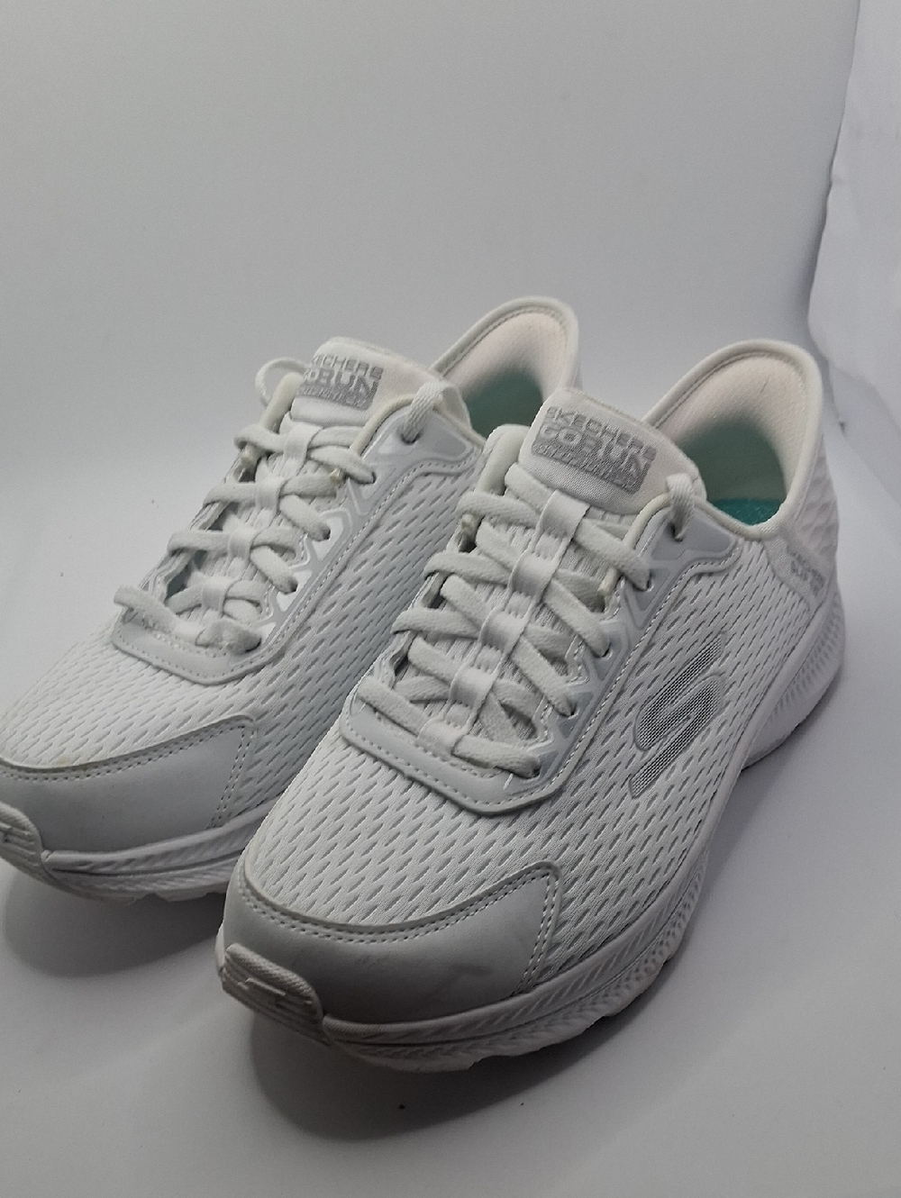 Skechers Gorun Women’s White Mesh Comfort Sneakers